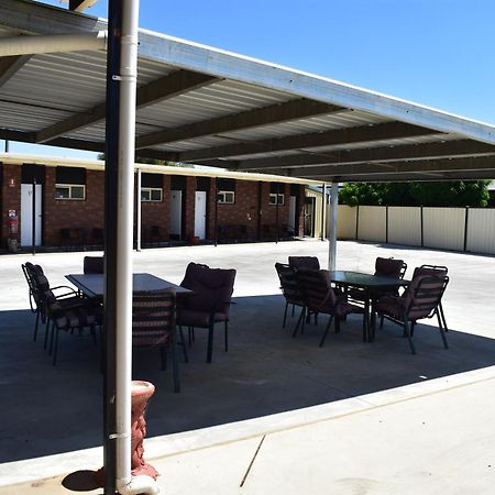 Riviana Motel Deniliquin Dış mekan fotoğraf