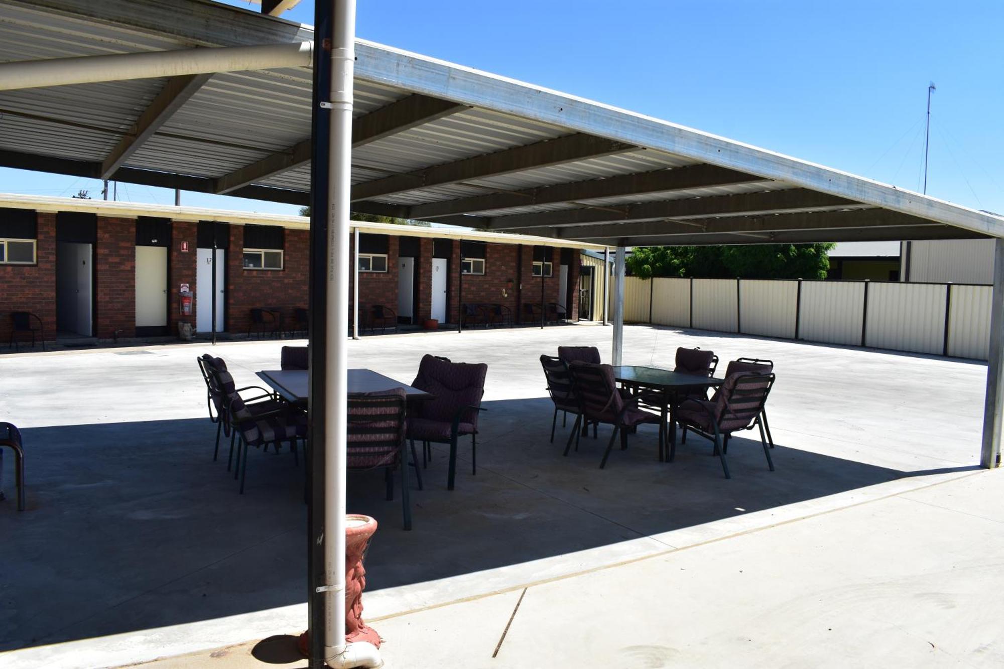 Riviana Motel Deniliquin Dış mekan fotoğraf