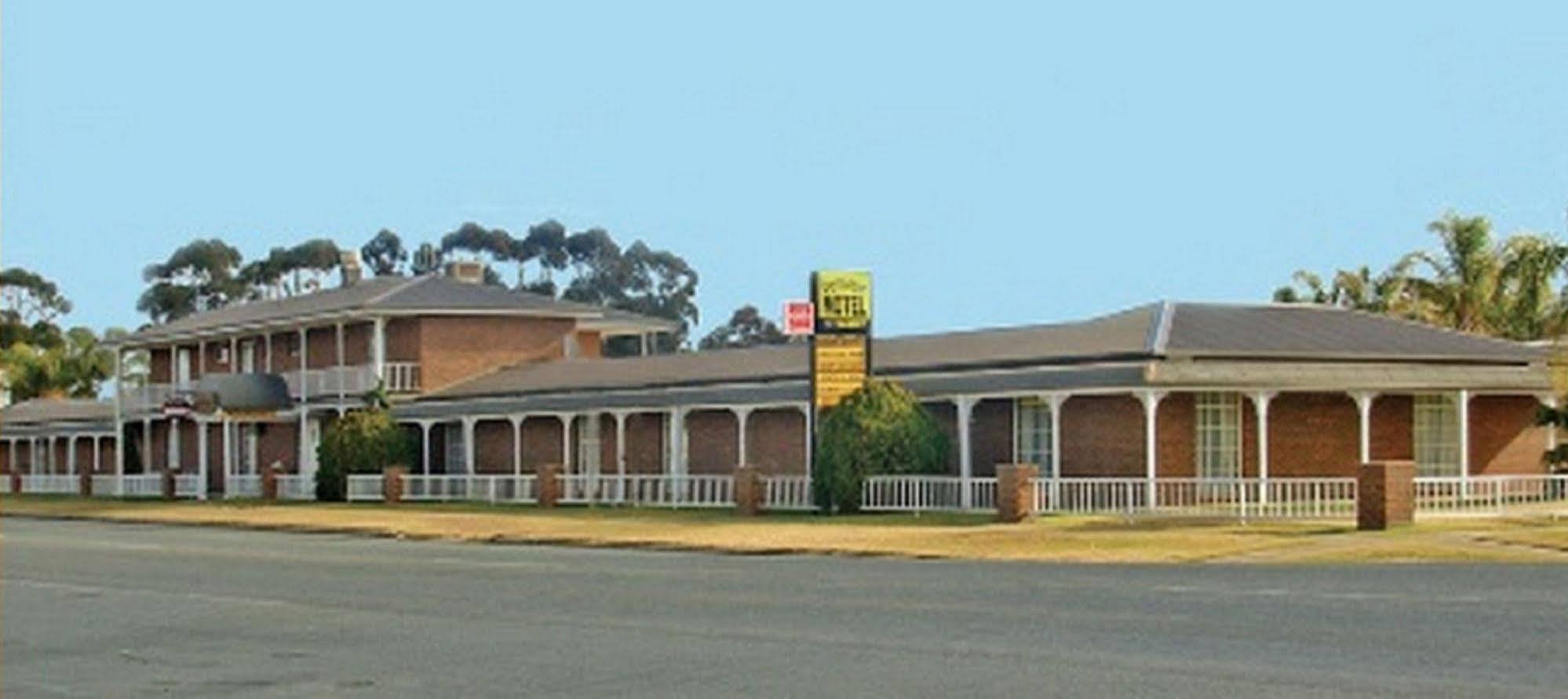 Riviana Motel Deniliquin Dış mekan fotoğraf