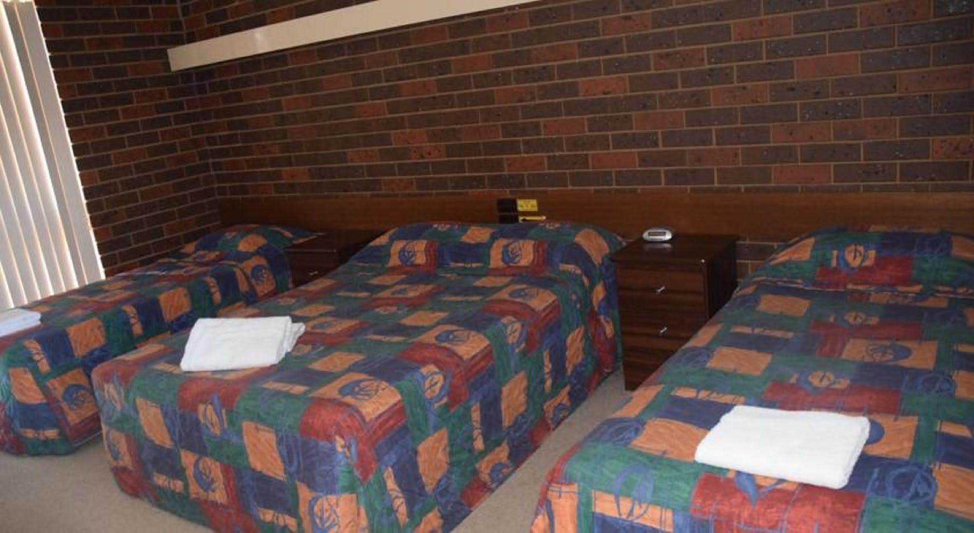 Riviana Motel Deniliquin Dış mekan fotoğraf